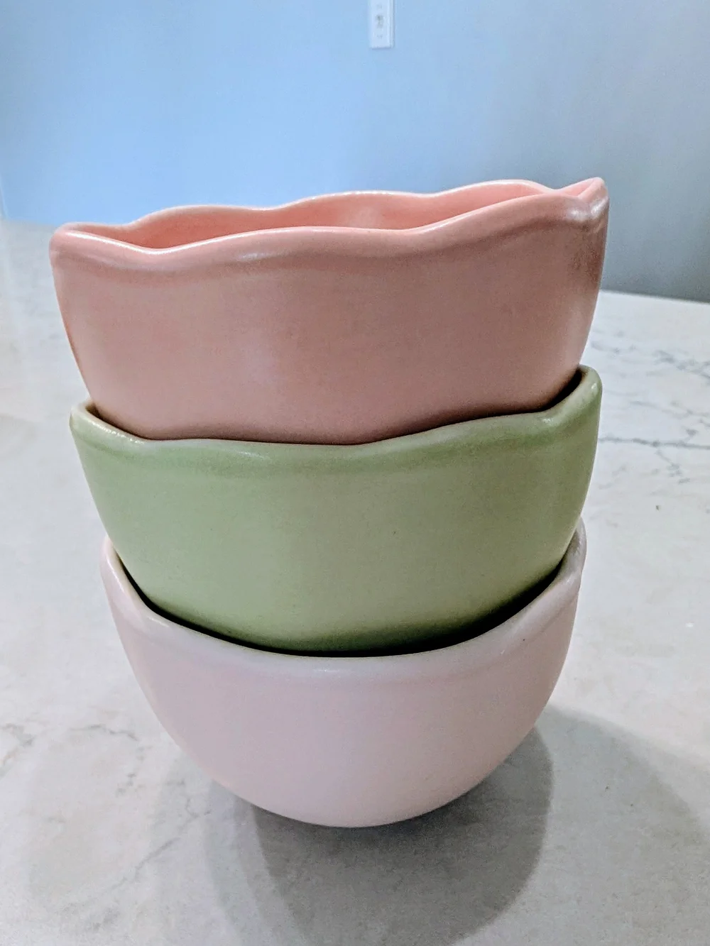 Pastel Scalloped Ceramic Nesting Bowls - Set Of 3